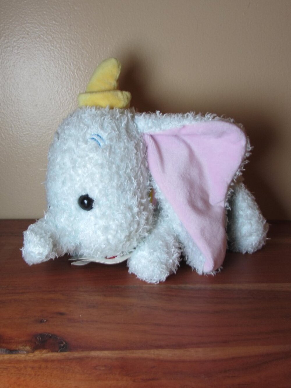plush dumbo disney store japan NWT (W6835)
